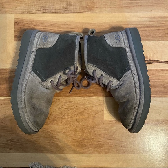 UGG Kids Gray Neumel Boot | 1 - Picture 7 of 10
